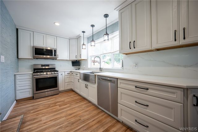 10 Terry Lane, Cheektowaga, NY 14225
