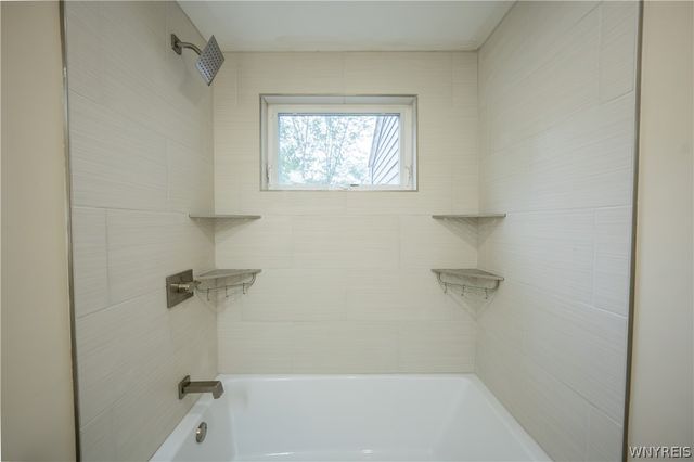 10 Terry Lane, Cheektowaga, NY 14225