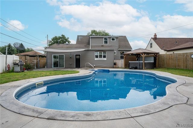 10 Terry Lane, Cheektowaga, NY 14225