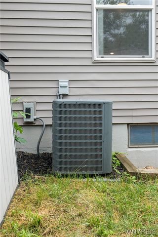 10 Terry Lane, Cheektowaga, NY 14225