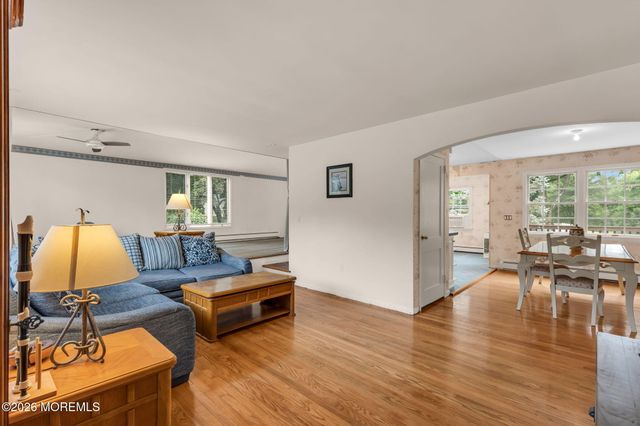 89 Oak Hill Road, Middletown, NJ 07748
