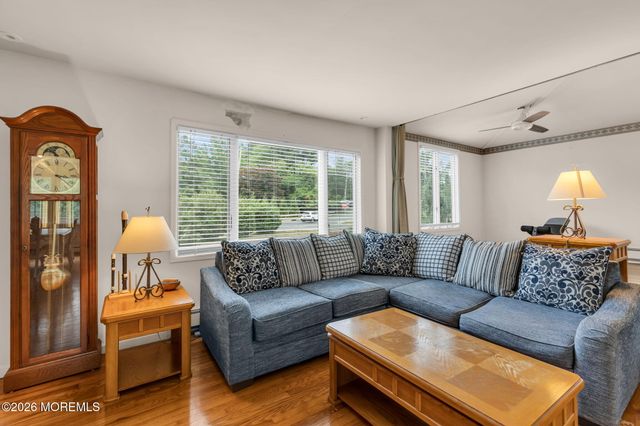 89 Oak Hill Road, Middletown, NJ 07748