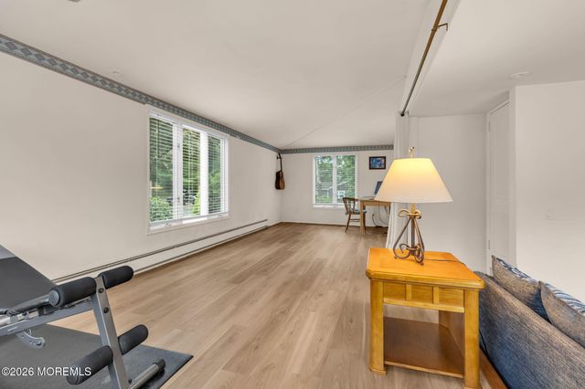 89 Oak Hill Road, Middletown, NJ 07748