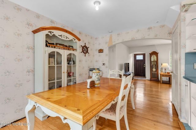 89 Oak Hill Road, Middletown, NJ 07748