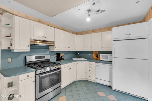 89 Oak Hill Road, Middletown, NJ 07748