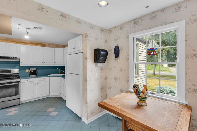 89 Oak Hill Road, Middletown, NJ 07748