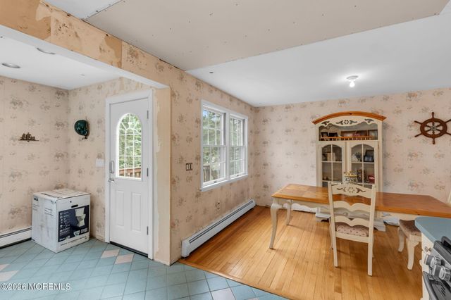 89 Oak Hill Road, Middletown, NJ 07748