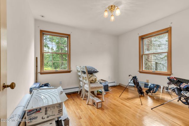 89 Oak Hill Road, Middletown, NJ 07748