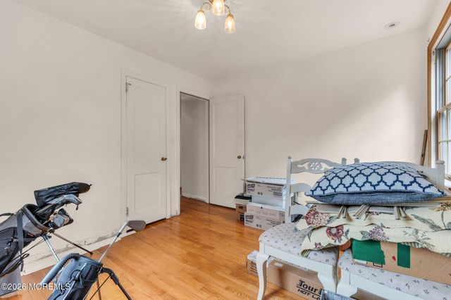 89 Oak Hill Road, Middletown, NJ 07748