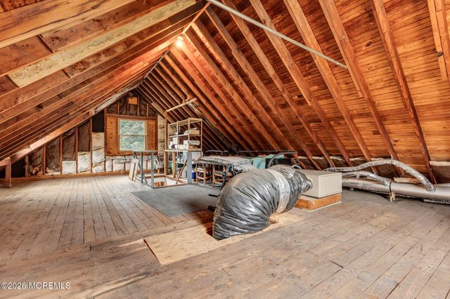 89 Oak Hill Road, Middletown, NJ 07748