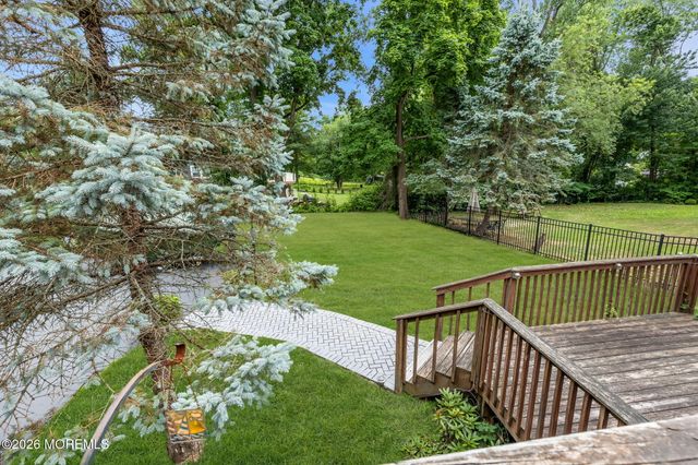 89 Oak Hill Road, Middletown, NJ 07748