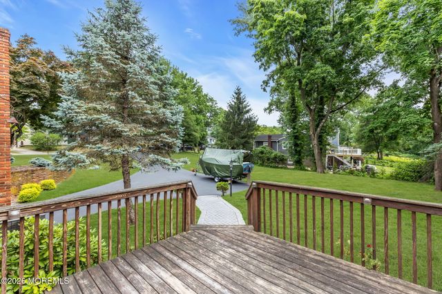 89 Oak Hill Road, Middletown, NJ 07748