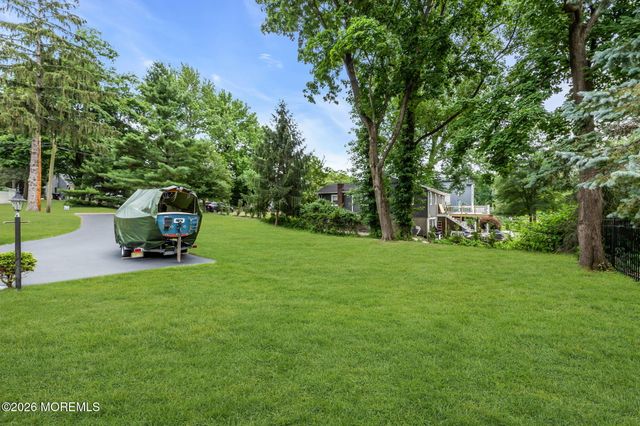 89 Oak Hill Road, Middletown, NJ 07748
