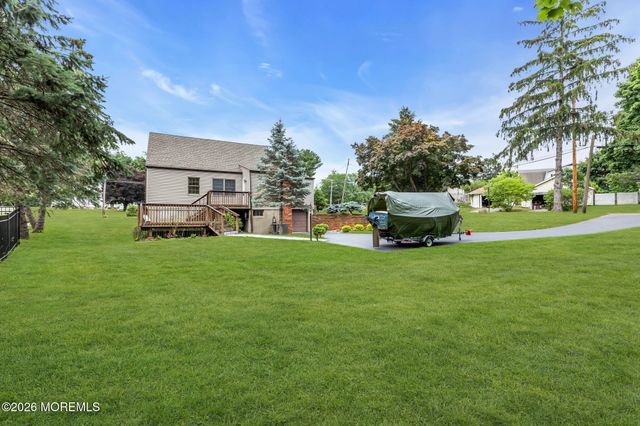 89 Oak Hill Road, Middletown, NJ 07748