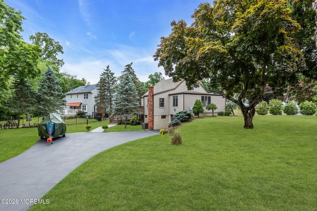 89 Oak Hill Road, Middletown, NJ 07748