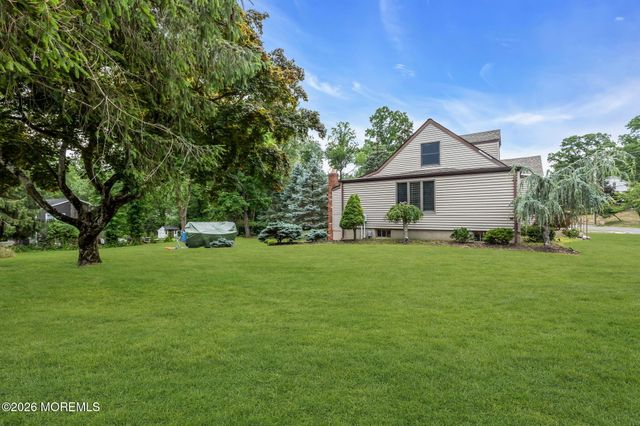 89 Oak Hill Road, Middletown, NJ 07748