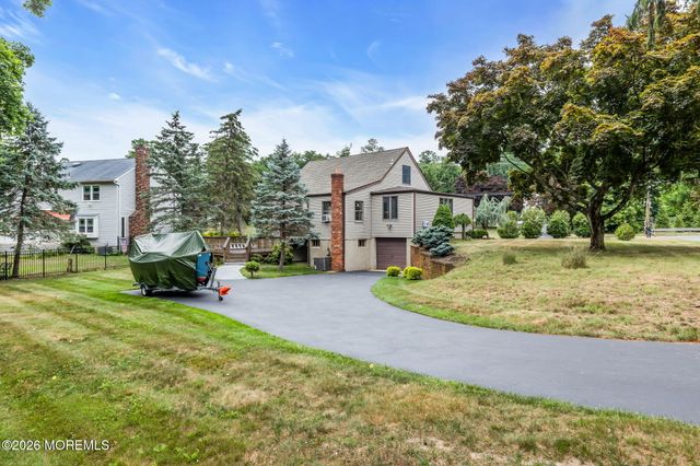 89 Oak Hill Road, Middletown, NJ 07748