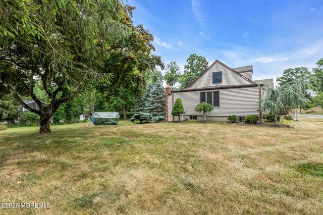 89 Oak Hill Road, Middletown, NJ 07748