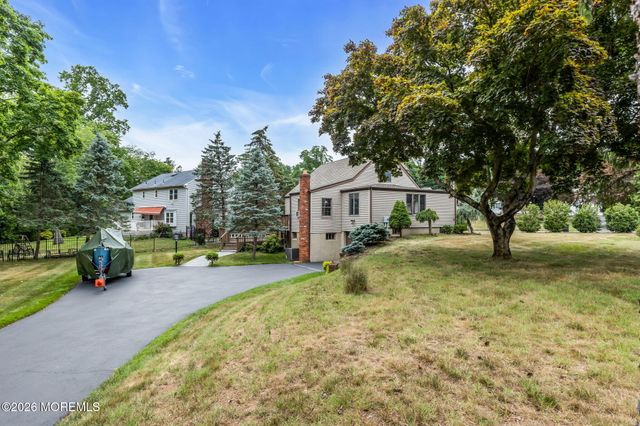 89 Oak Hill Road, Middletown, NJ 07748