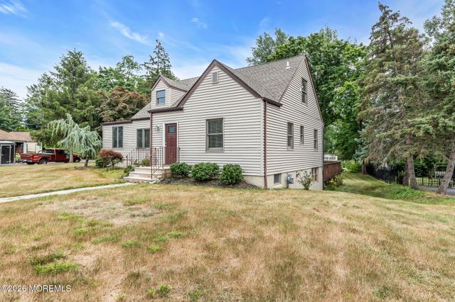 89 Oak Hill Road, Middletown, NJ 07748