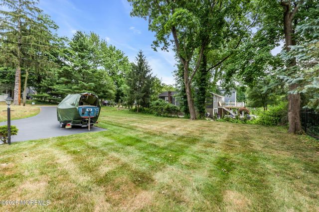 89 Oak Hill Road, Middletown, NJ 07748