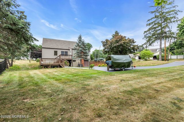 89 Oak Hill Road, Middletown, NJ 07748