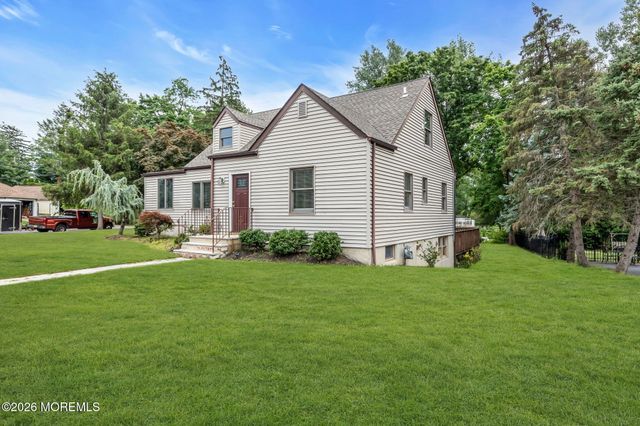 89 Oak Hill Road, Middletown, NJ 07748