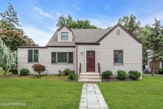 89 Oak Hill Road, Middletown, NJ 07748