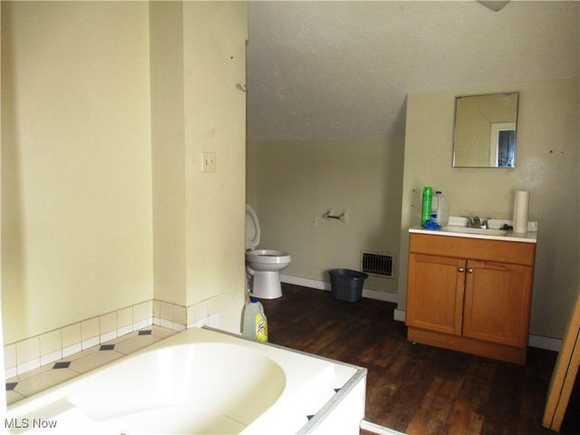 2007 Midlothian Boulevard, Youngstown, OH 44502