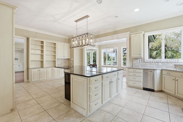 8 Leamington Ln, Hilton Head Island, SC 29928