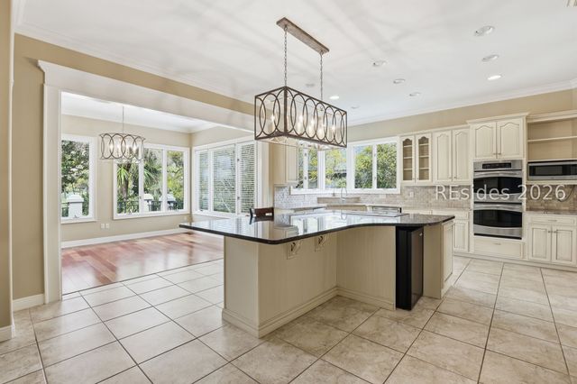 8 Leamington Ln, Hilton Head Island, SC 29928