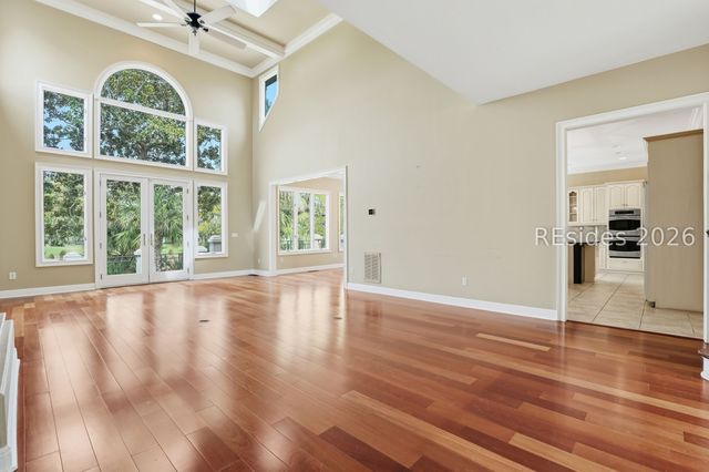 8 Leamington Ln, Hilton Head Island, SC 29928