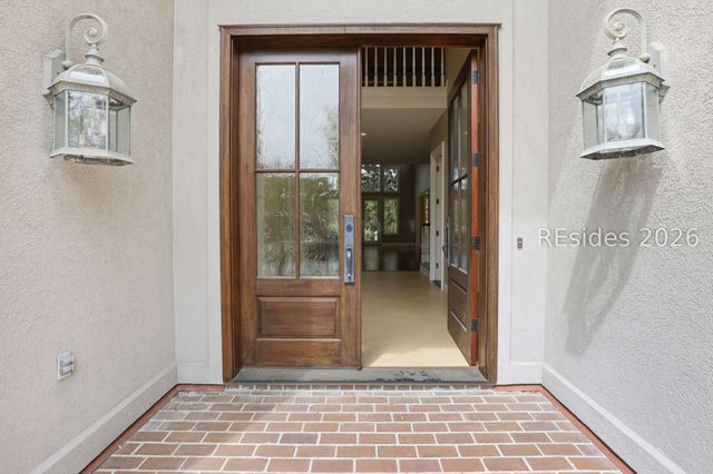 8 Leamington Ln, Hilton Head Island, SC 29928