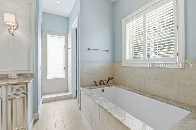 8 Leamington Ln, Hilton Head Island, SC 29928