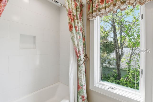 8 Leamington Ln, Hilton Head Island, SC 29928