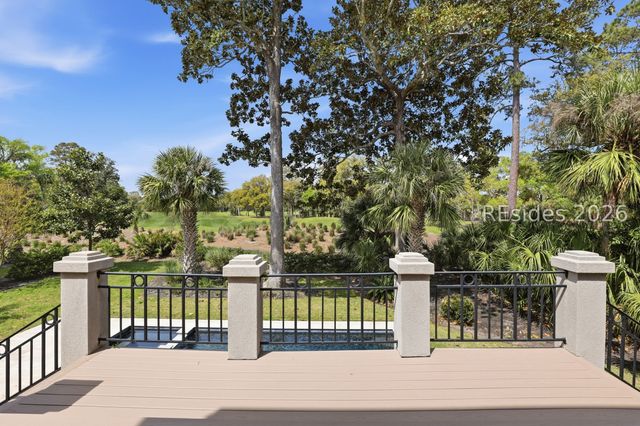 8 Leamington Ln, Hilton Head Island, SC 29928