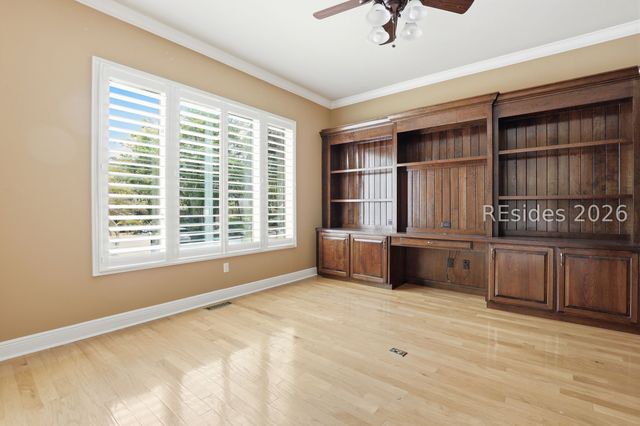 8 Leamington Ln, Hilton Head Island, SC 29928