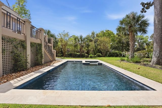 8 Leamington Ln, Hilton Head Island, SC 29928