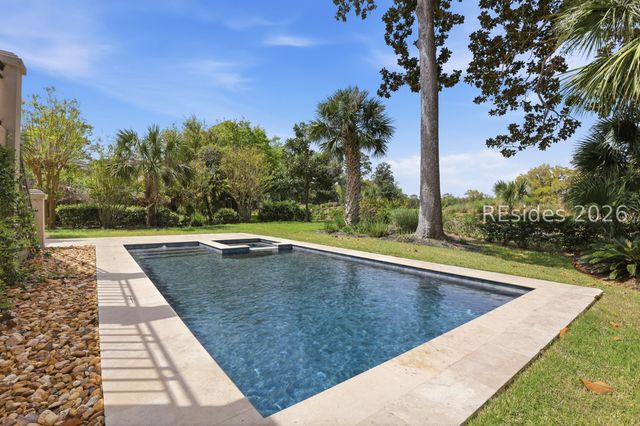 8 Leamington Ln, Hilton Head Island, SC 29928