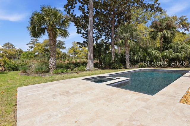 8 Leamington Ln, Hilton Head Island, SC 29928