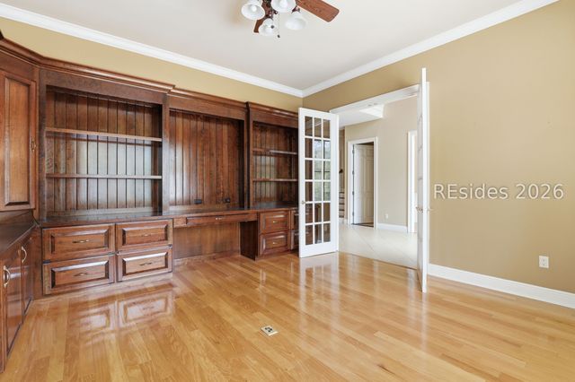 8 Leamington Ln, Hilton Head Island, SC 29928