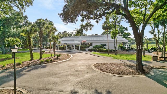 8 Leamington Ln, Hilton Head Island, SC 29928