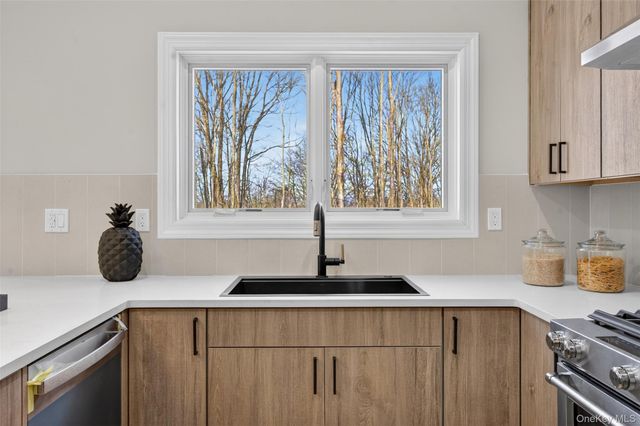 24 Wildwood Drive, Rock Tavern, NY 12575