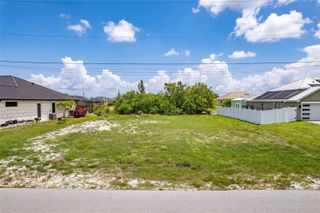623 NE 7TH TERRACE, Cape Coral, FL 33909