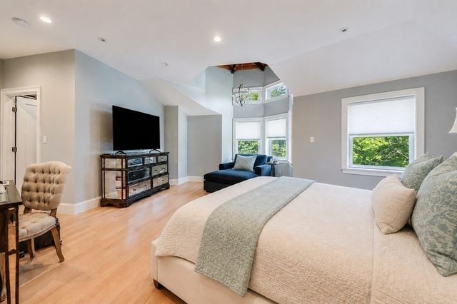 84 Westbourne Terrace 84, Brookline, MA 02446