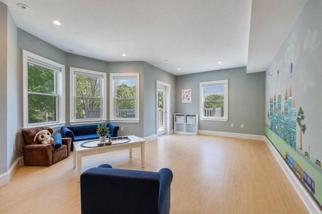 84 Westbourne Terrace 84, Brookline, MA 02446