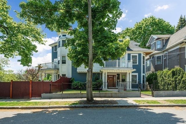 84 Westbourne Terrace 84, Brookline, MA 02446