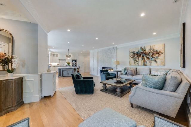 84 Westbourne Terrace 84, Brookline, MA 02446