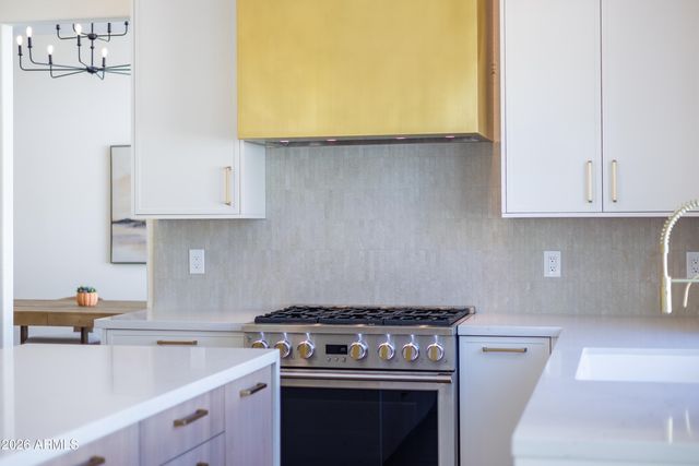 5542 E ANDERSON Drive, Scottsdale, AZ 85254