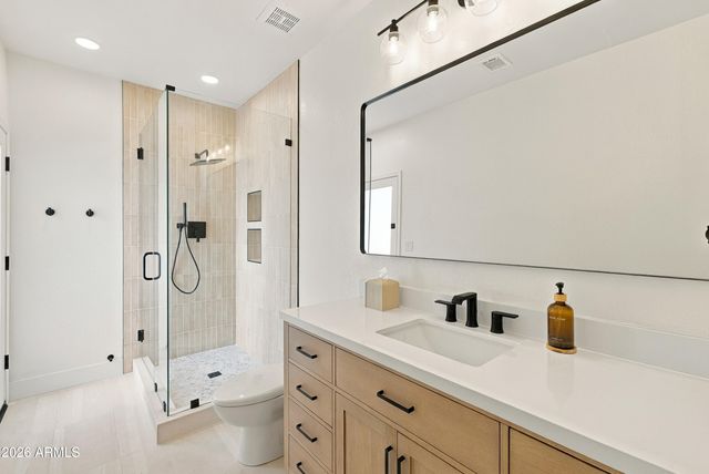 5542 E ANDERSON Drive, Scottsdale, AZ 85254